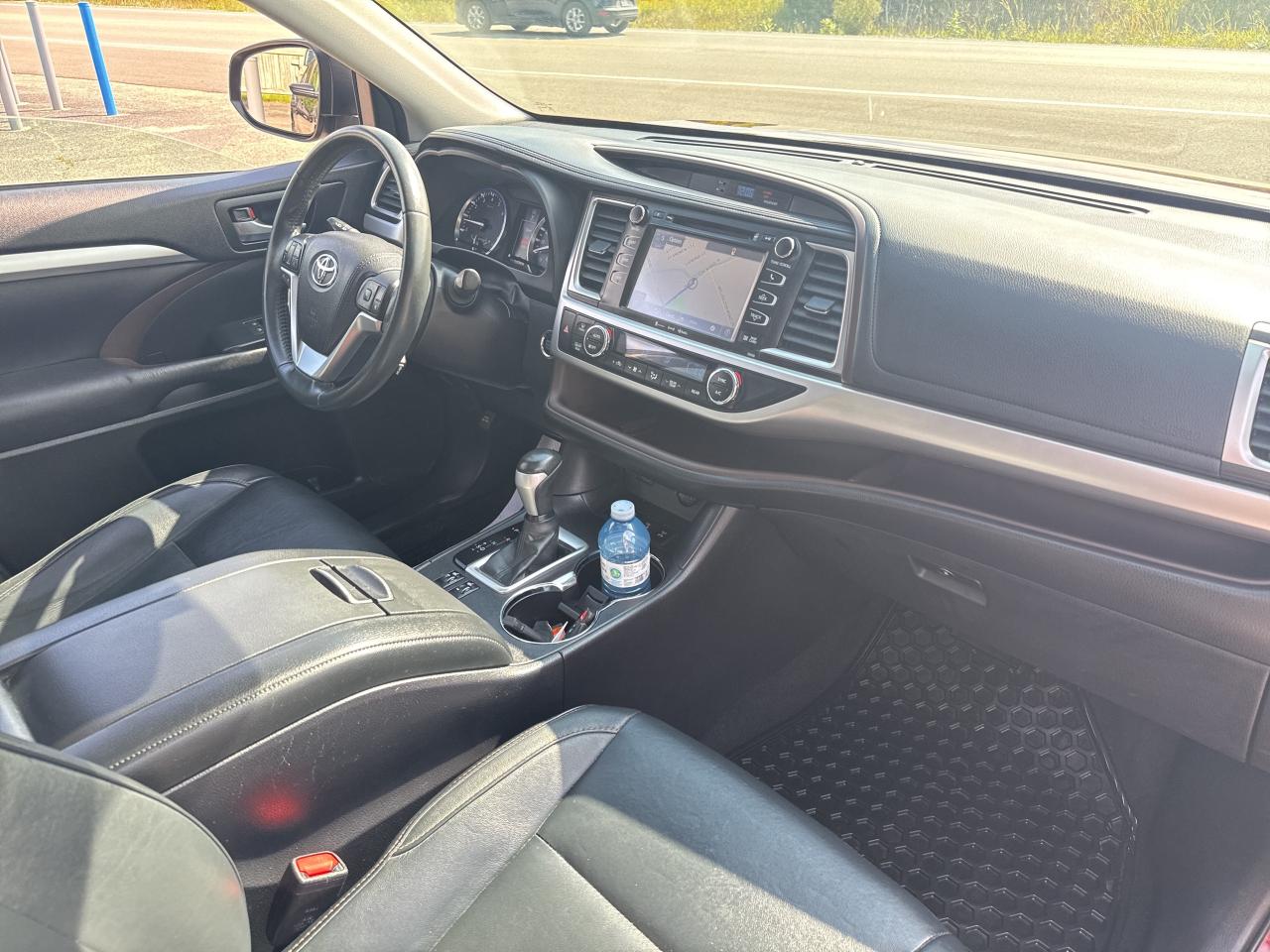 2016 Toyota Highlander XLE, Bluetooth, Nav, Back Up Cam Photo