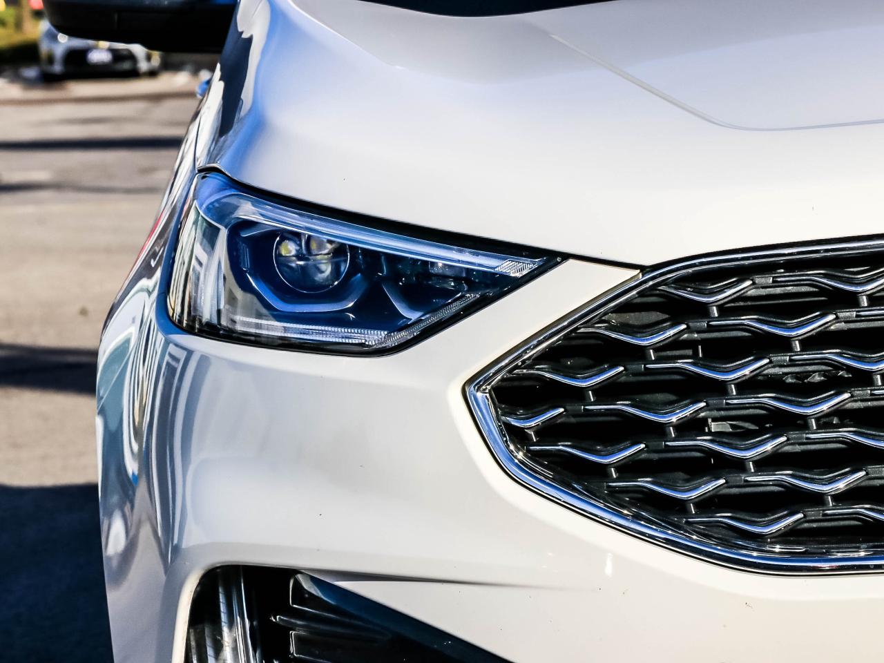 2022 Ford Edge Titanium AWD Photo2