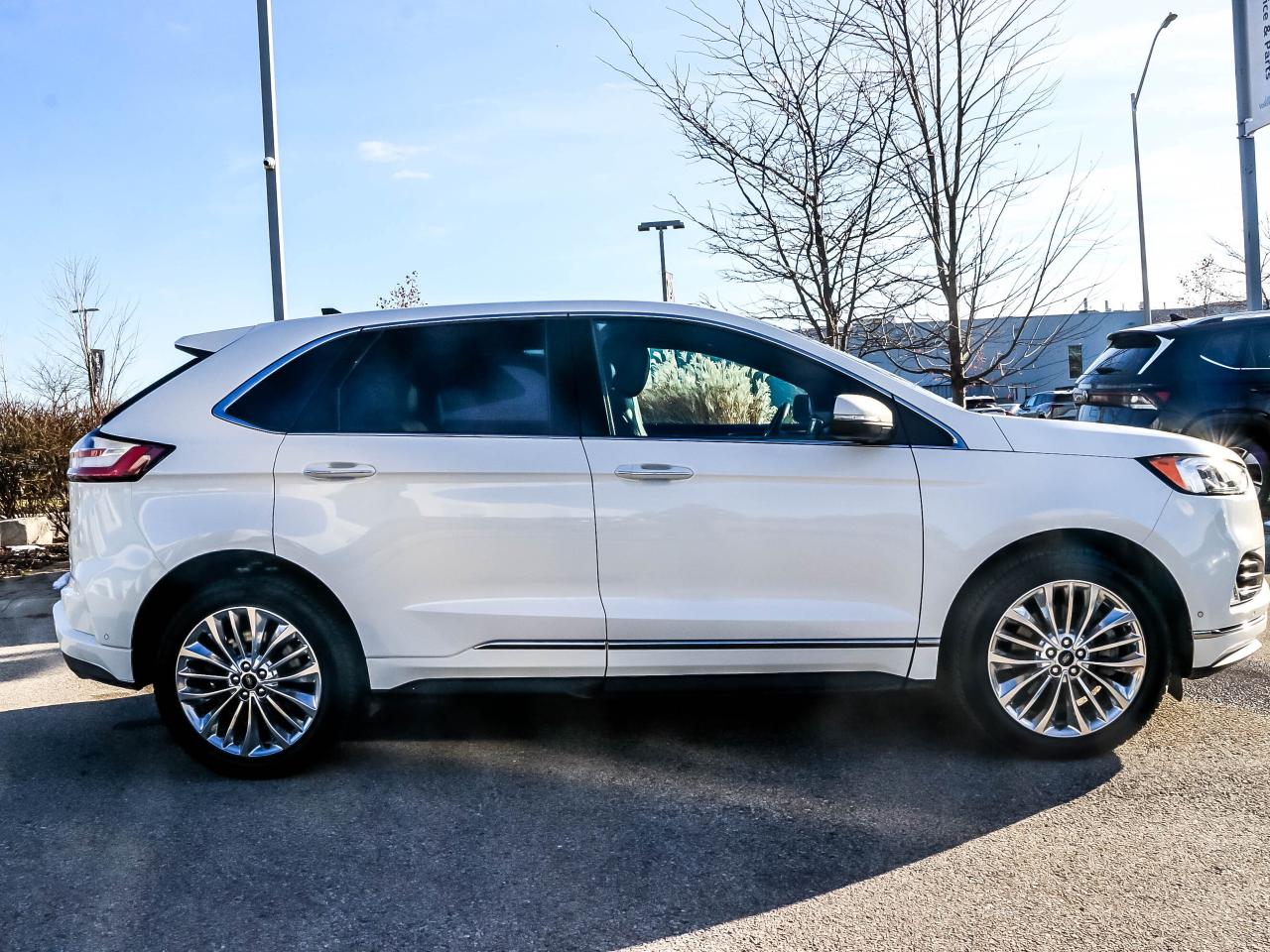 2022 Ford Edge Titanium AWD Photo3