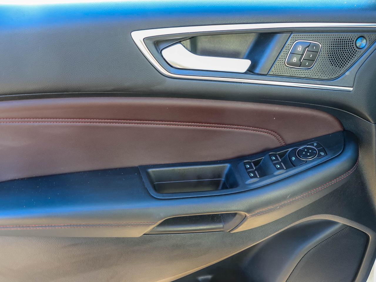 2022 Ford Edge Titanium AWD Photo