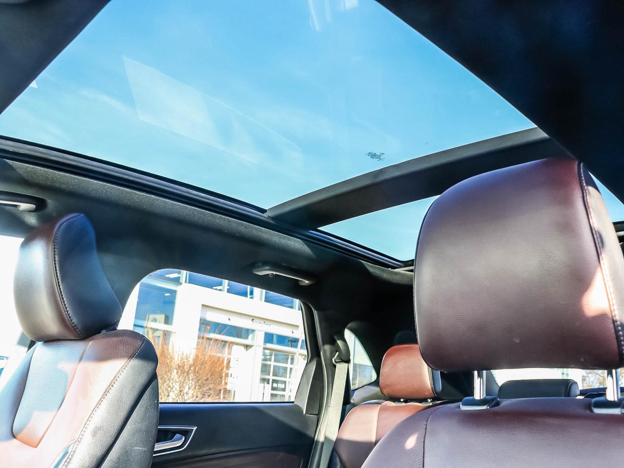 2022 Ford Edge Titanium AWD Photo