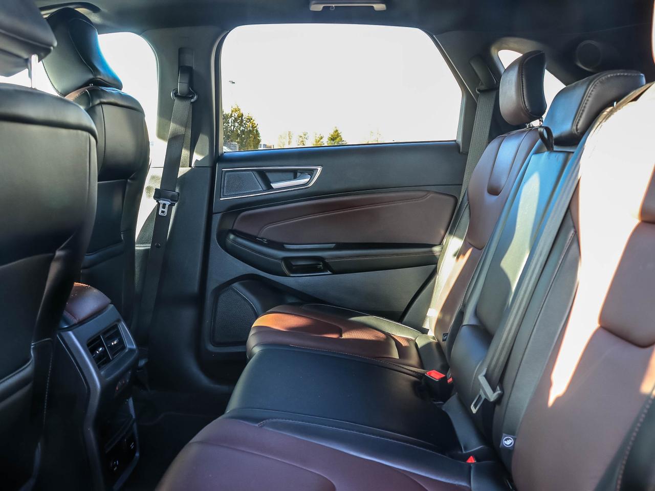 2022 Ford Edge Titanium AWD Photo