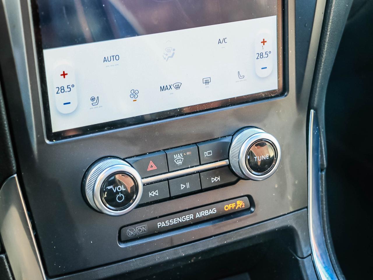 2022 Ford Edge Titanium AWD Photo