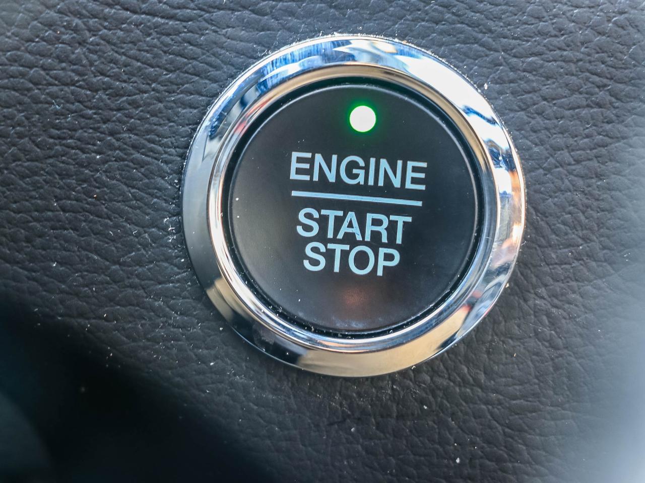 2022 Ford Edge Titanium AWD Photo