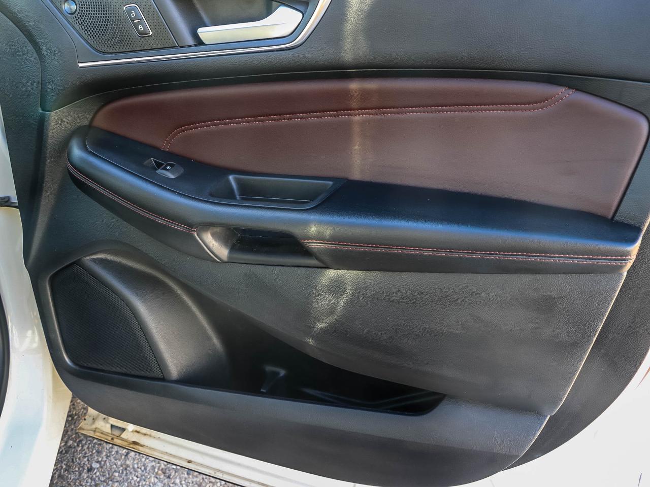 2022 Ford Edge Titanium AWD Photo