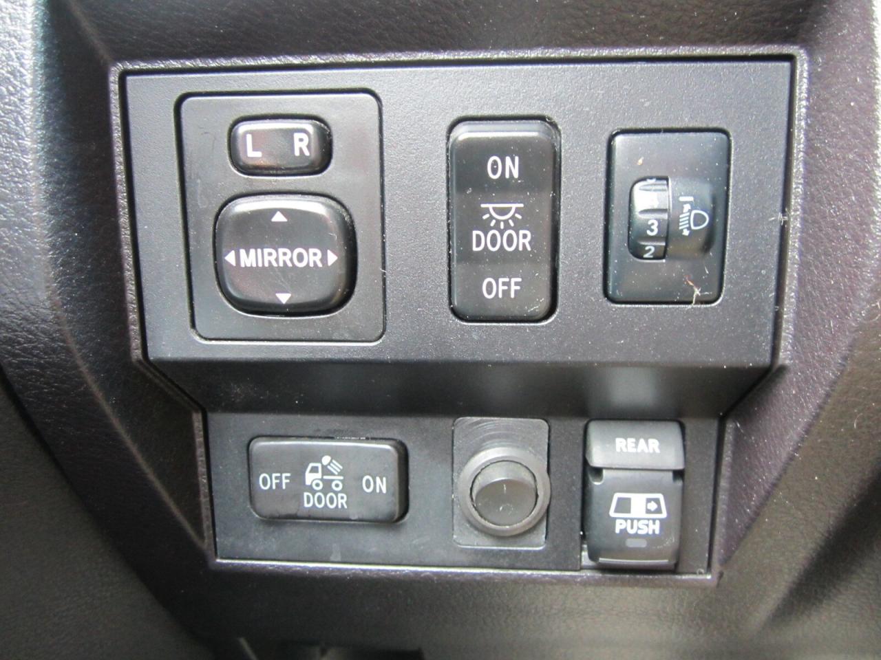 2015 Toyota Tundra SR5 4X4 TRD OFF ROAD ONE OWNER NO ACCIDENTS Photo