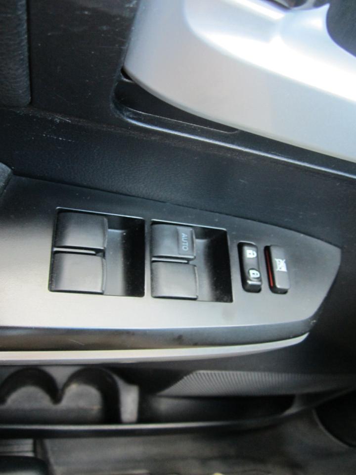 2015 Toyota Tundra SR5 4X4 TRD OFF ROAD ONE OWNER NO ACCIDENTS Photo