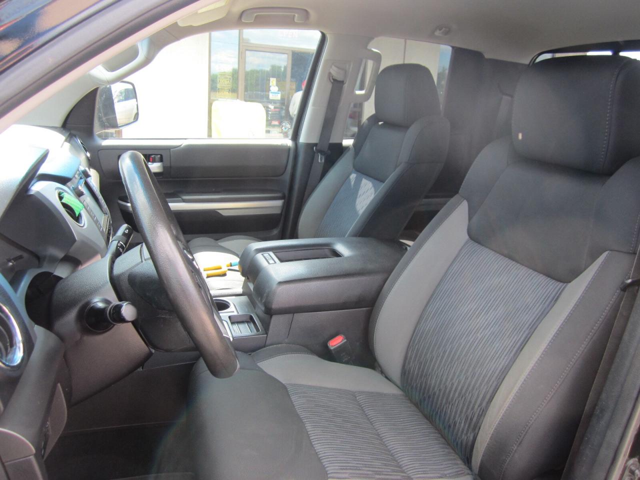 2015 Toyota Tundra SR5 4X4 TRD OFF ROAD ONE OWNER NO ACCIDENTS Photo