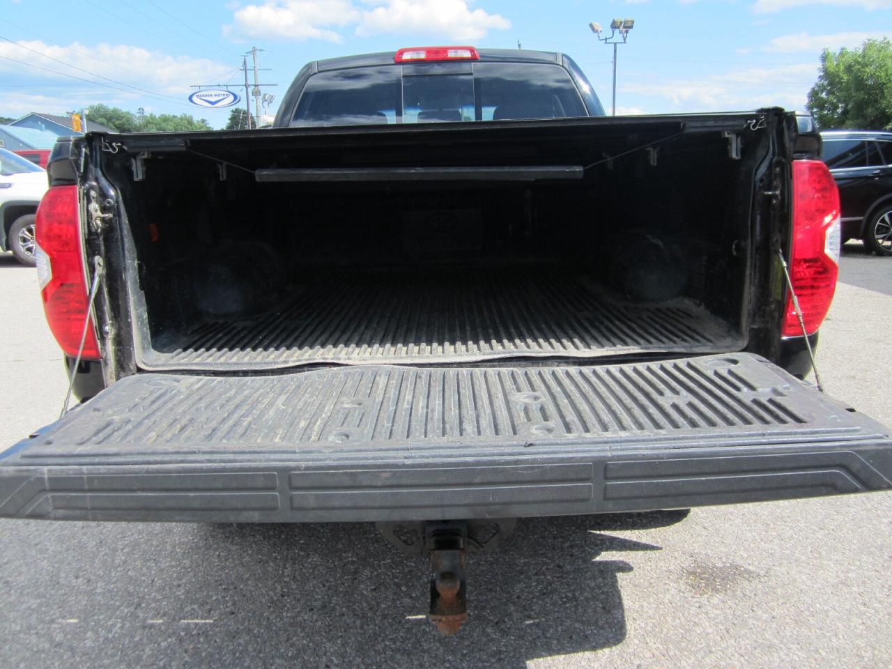 2015 Toyota Tundra SR5 4X4 TRD OFF ROAD ONE OWNER NO ACCIDENTS Photo