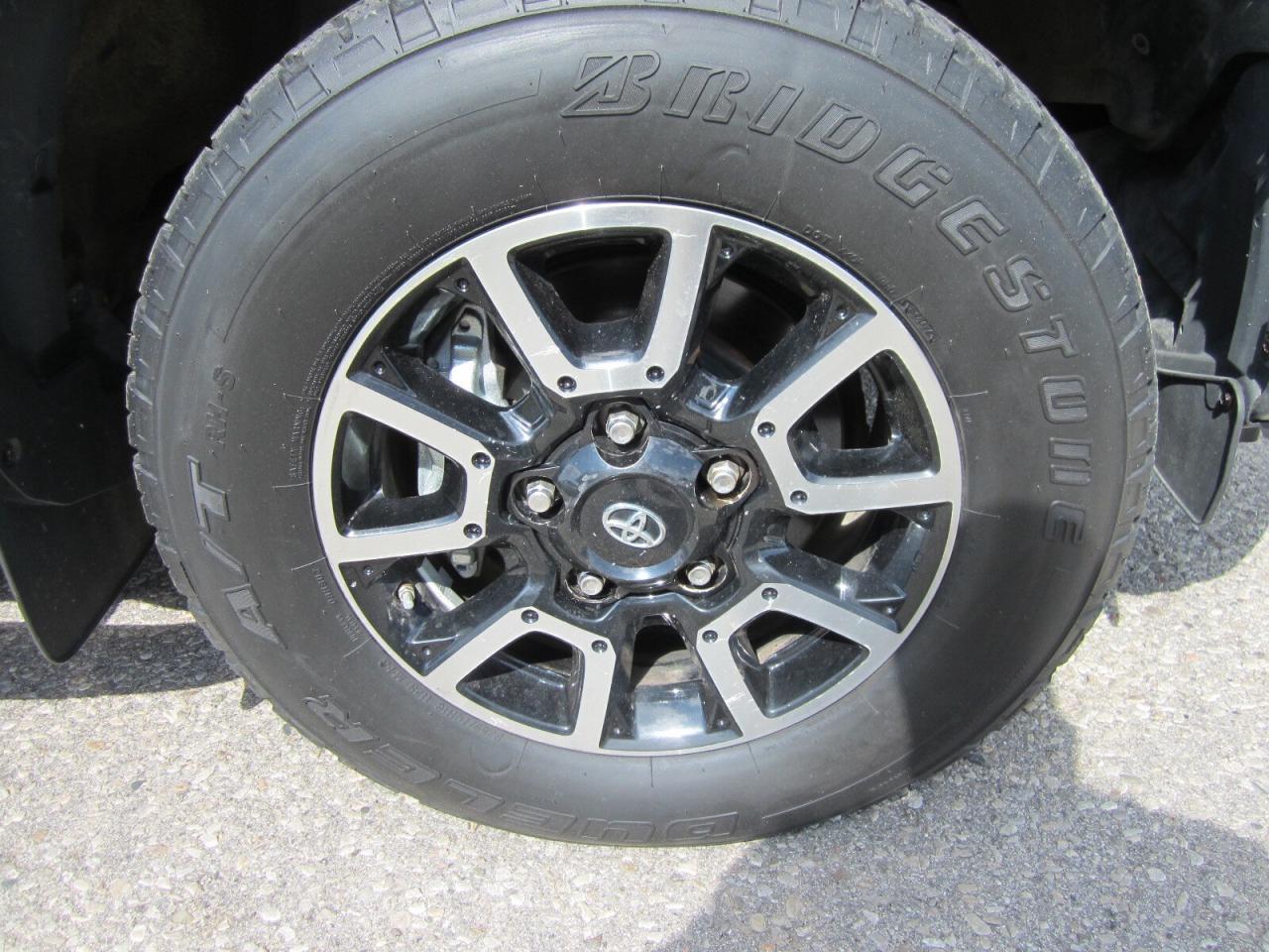 2015 Toyota Tundra SR5 4X4 TRD OFF ROAD ONE OWNER NO ACCIDENTS Photo