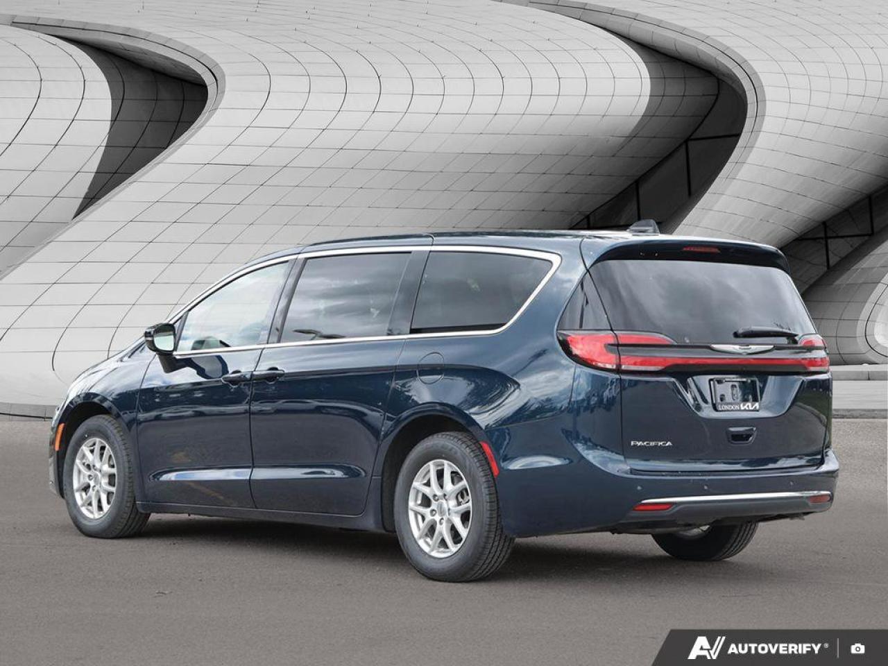 2024 Chrysler Pacifica Touring-L   Adaptive Cruise Control   Apple CarPla Photo3