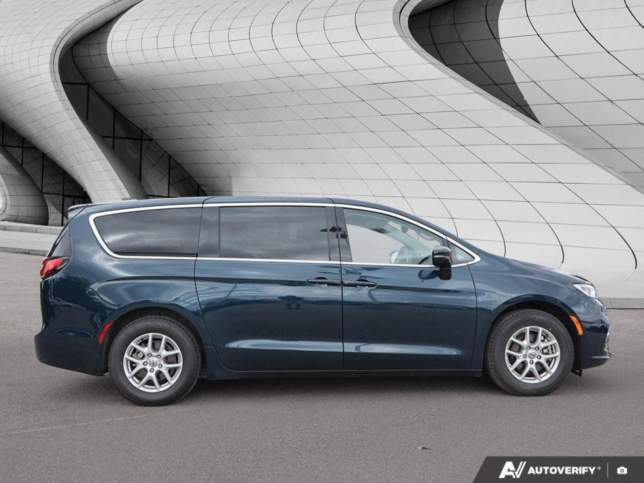2024 Chrysler Pacifica Touring-L   Adaptive Cruise Control   Apple CarPla Photo
