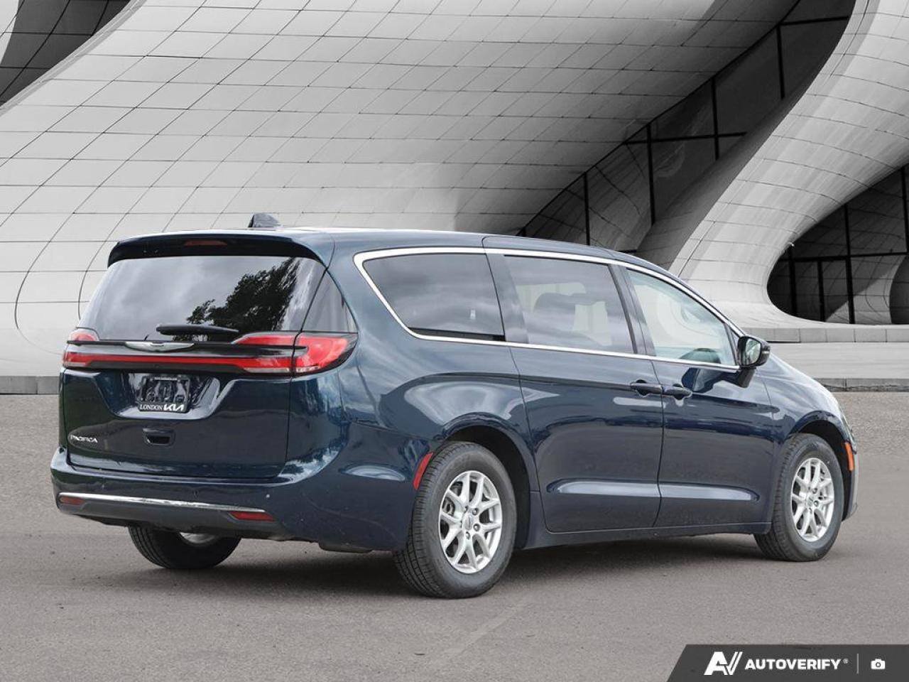 2024 Chrysler Pacifica Touring-L   Adaptive Cruise Control   Apple CarPla Photo