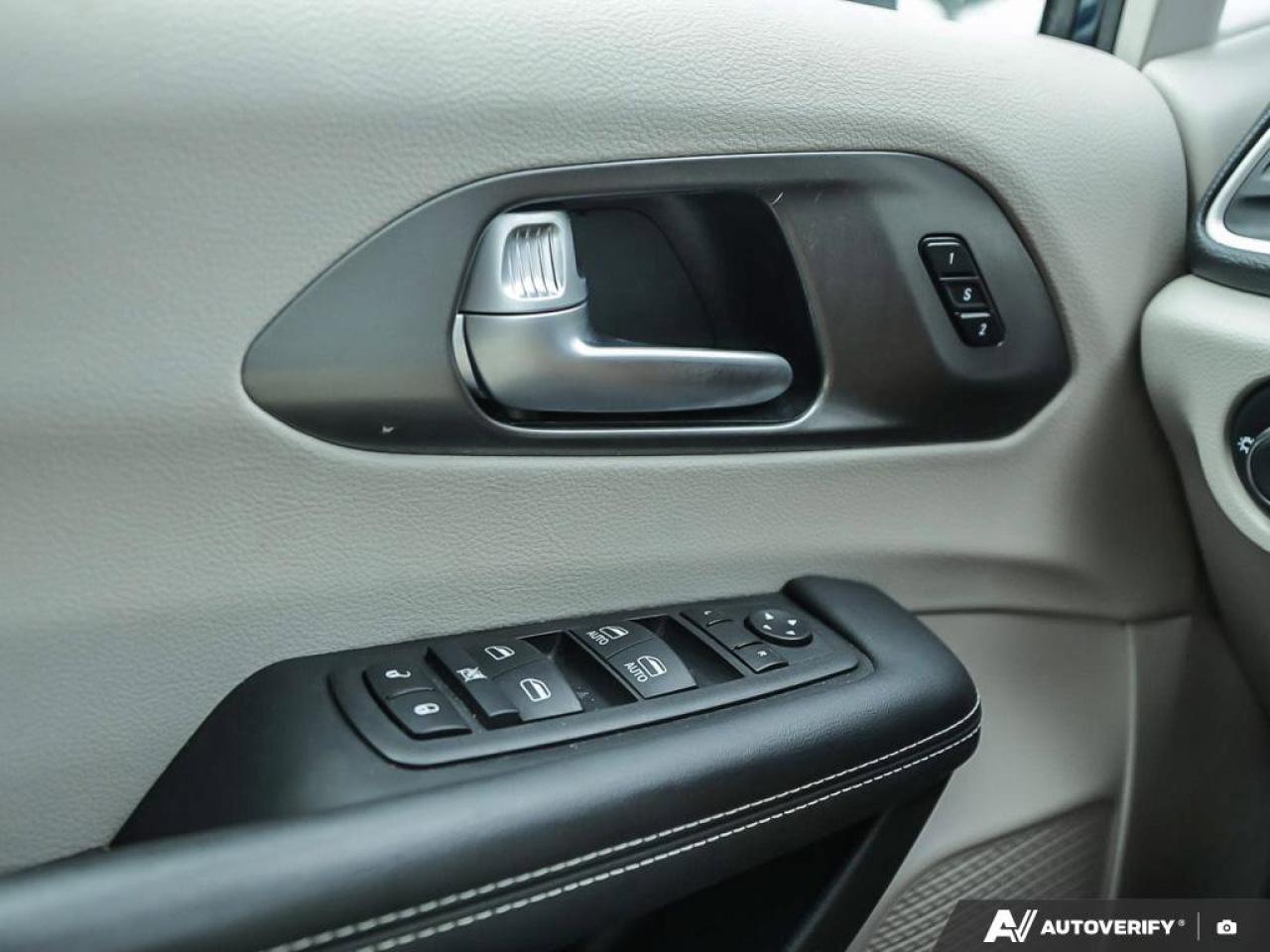 2024 Chrysler Pacifica Touring-L   Adaptive Cruise Control   Apple CarPla Photo