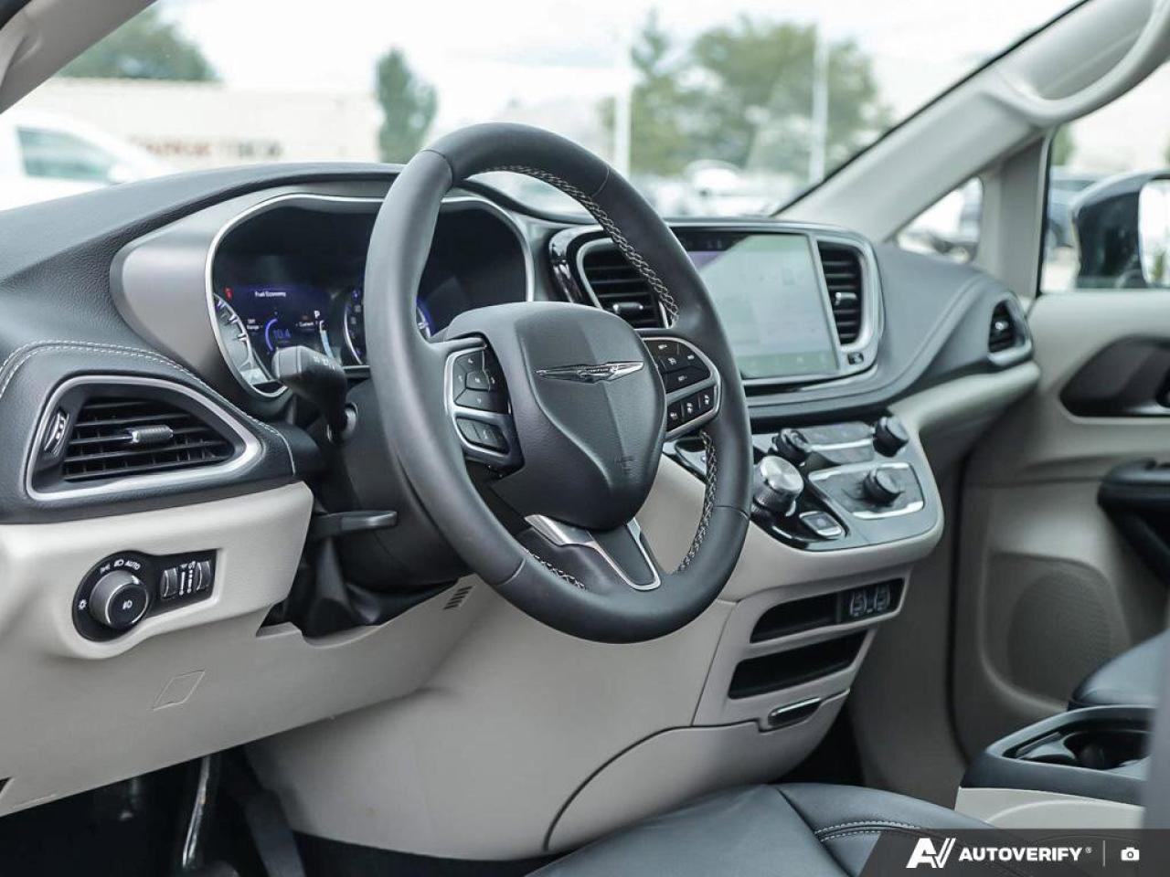 2024 Chrysler Pacifica Touring-L   Adaptive Cruise Control   Apple CarPla Photo