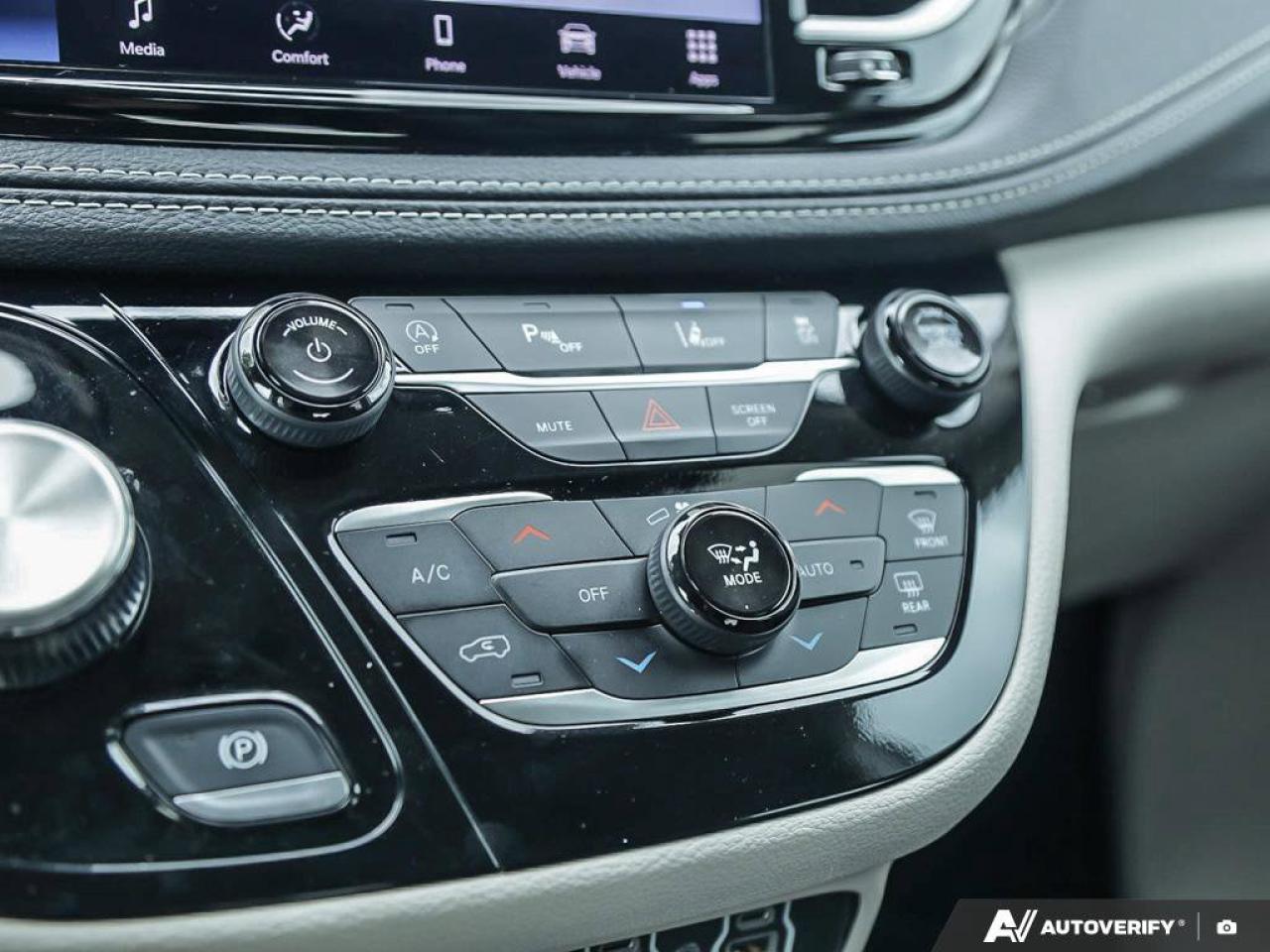 2024 Chrysler Pacifica Touring-L   Adaptive Cruise Control   Apple CarPla Photo