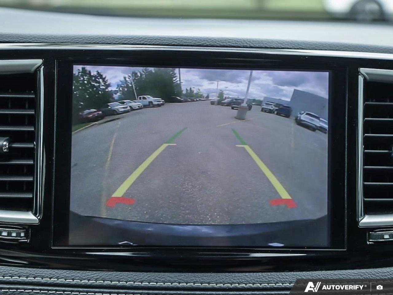 2024 Chrysler Pacifica Touring-L   Adaptive Cruise Control   Apple CarPla Photo