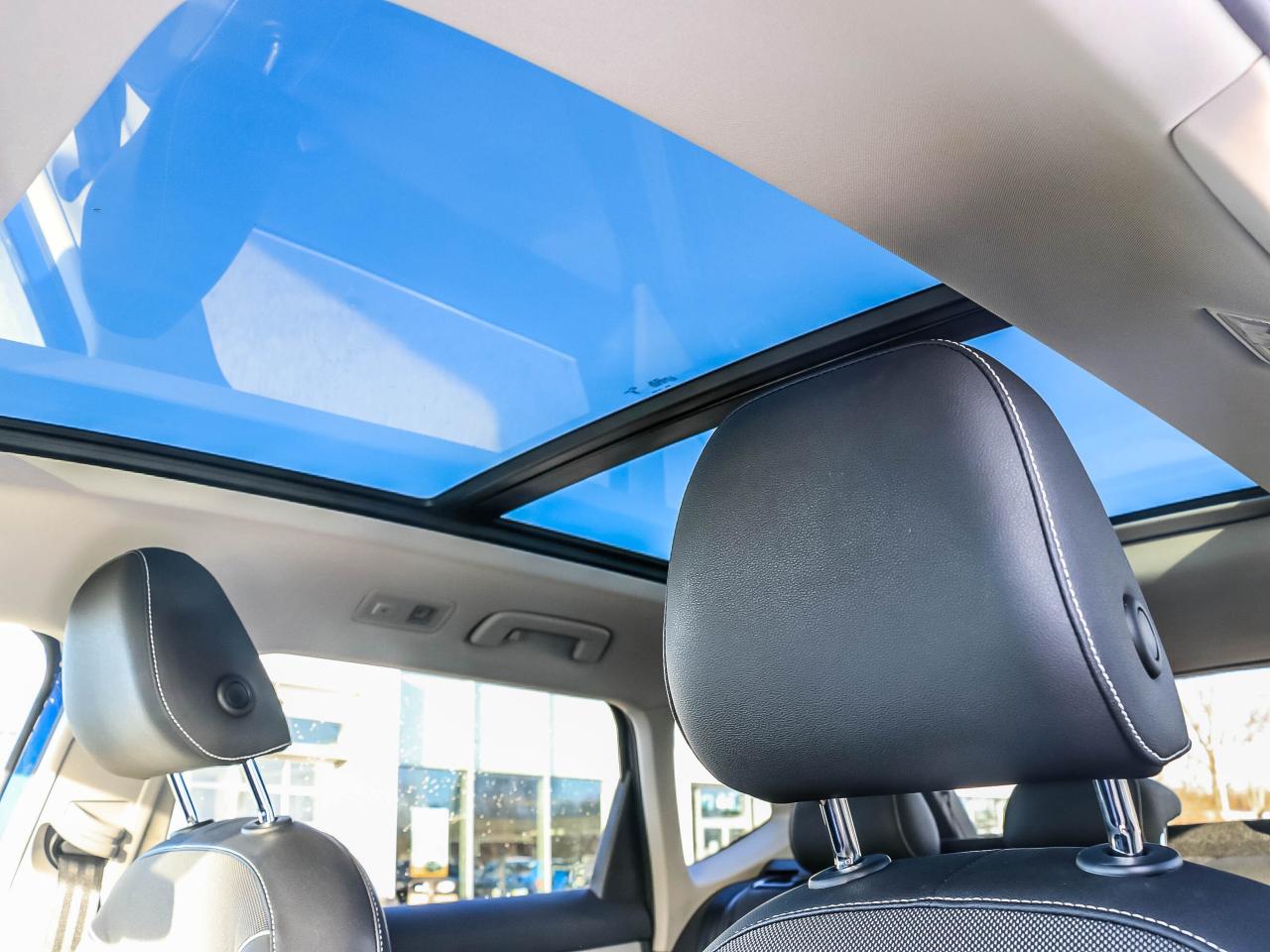 2023 Volkswagen Taos Comfortline 4Motion Photo