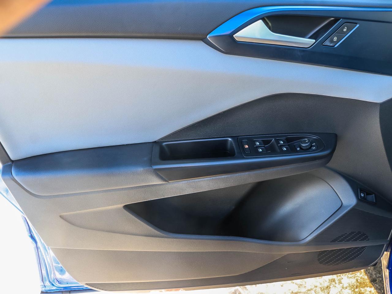 2023 Volkswagen Taos Comfortline 4Motion Photo