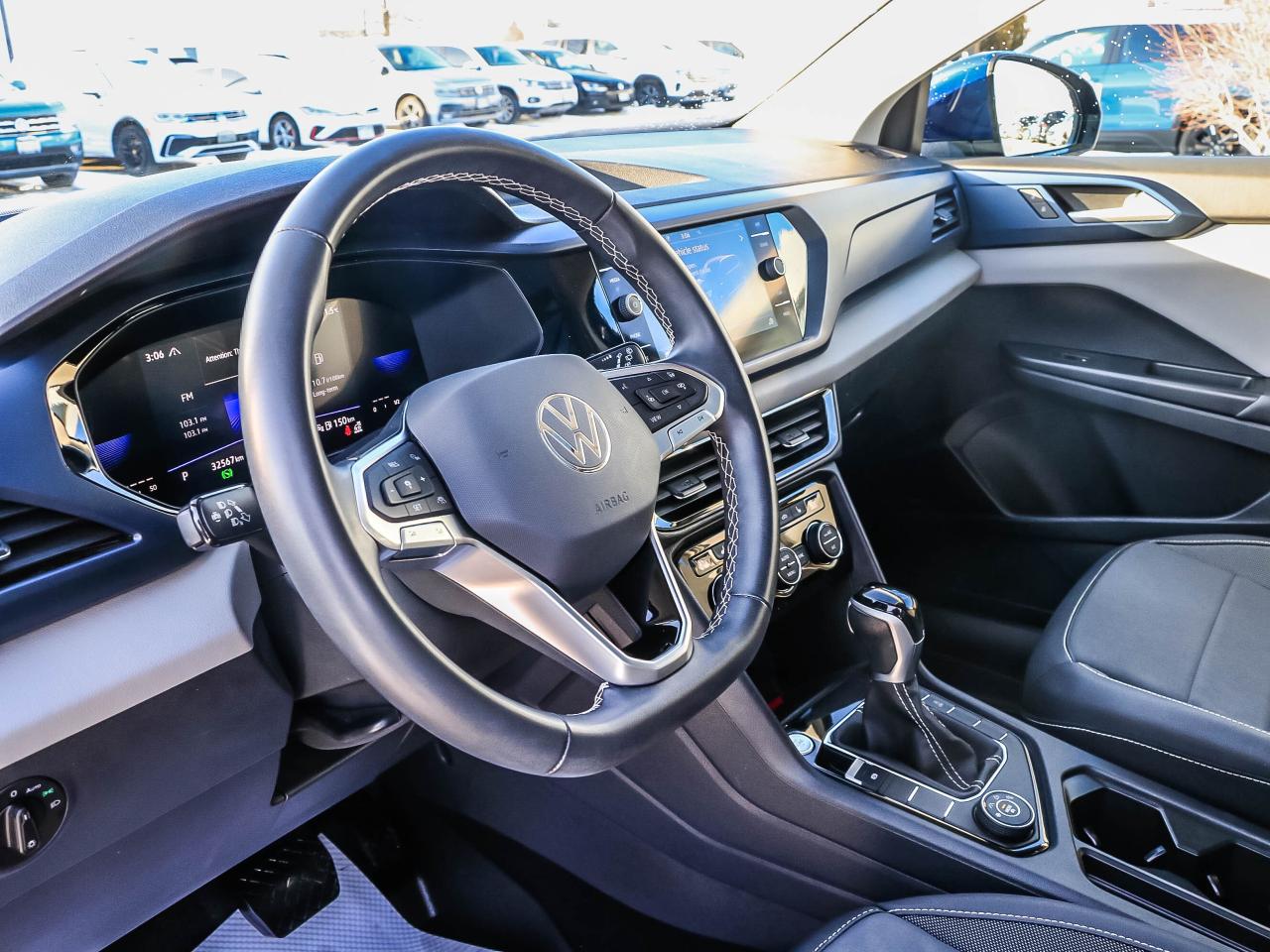 2023 Volkswagen Taos Comfortline 4Motion Photo