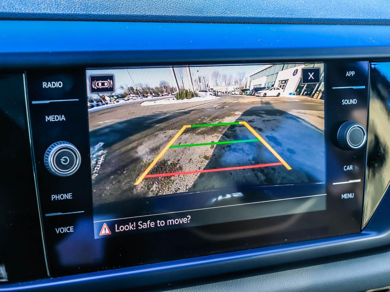 2023 Volkswagen Taos Comfortline 4Motion Photo