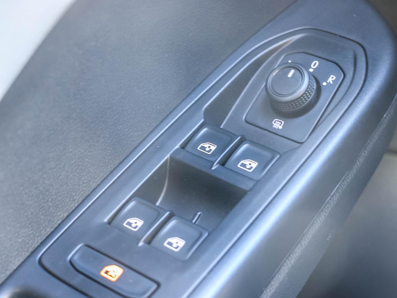 2023 Volkswagen Taos Comfortline 4Motion Photo