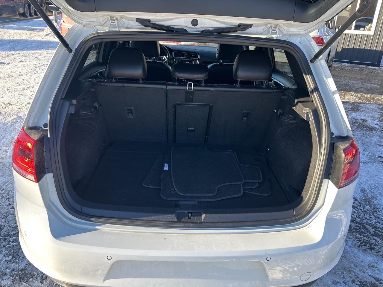 2016 Volkswagen Golf GTI Autobahn, Nav, LDS, Bluetooth, Back Up Cam Photo