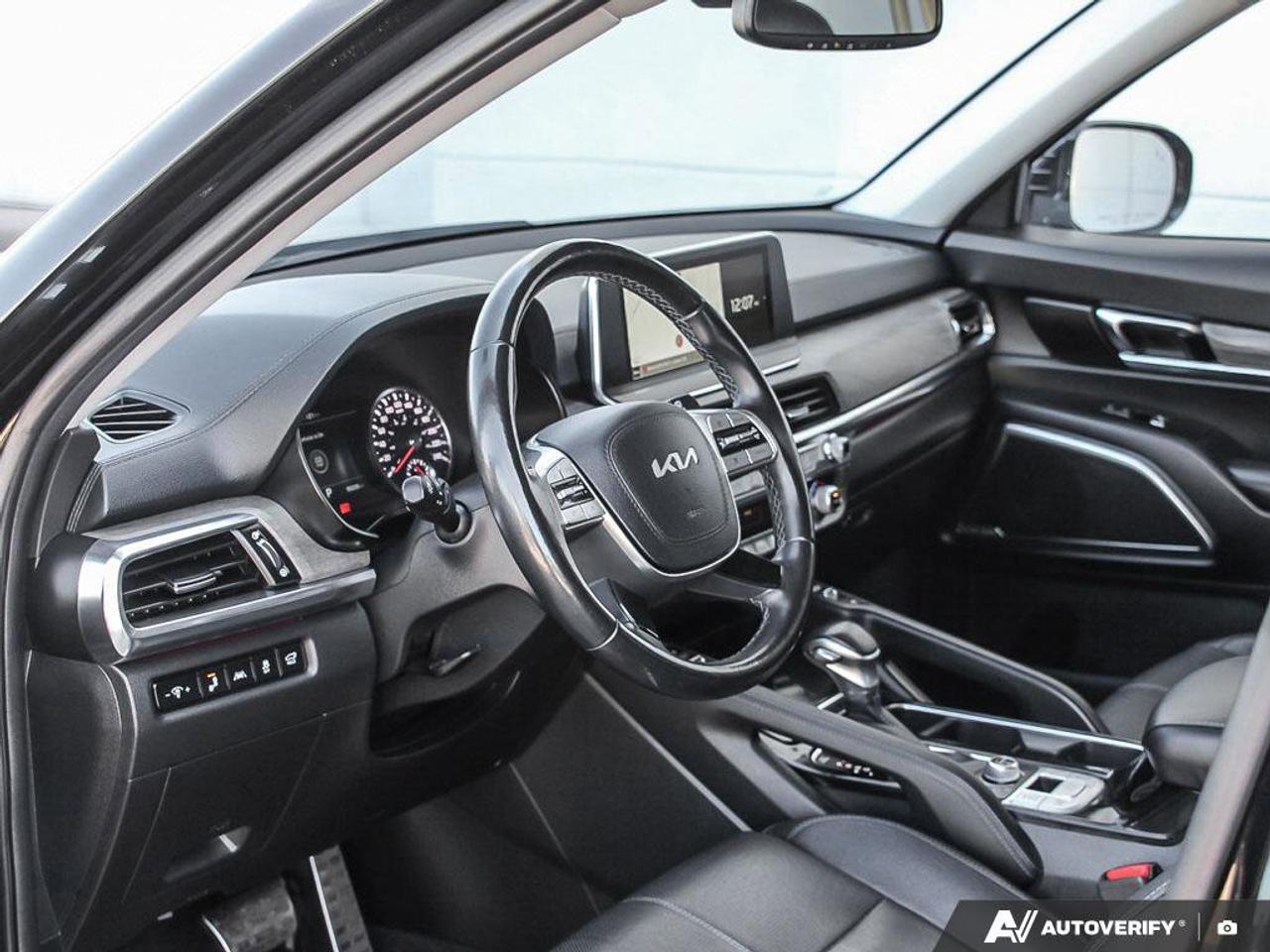 2022 Kia Telluride SX   AWD   Apple CarPlay   Heated & Cooled Seats Photo