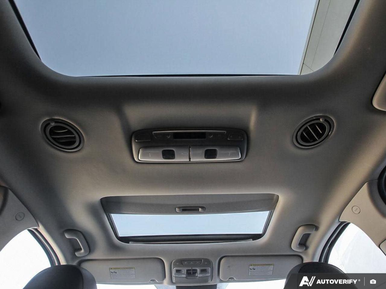 2022 Kia Telluride SX   AWD   Apple CarPlay   Heated & Cooled Seats Photo