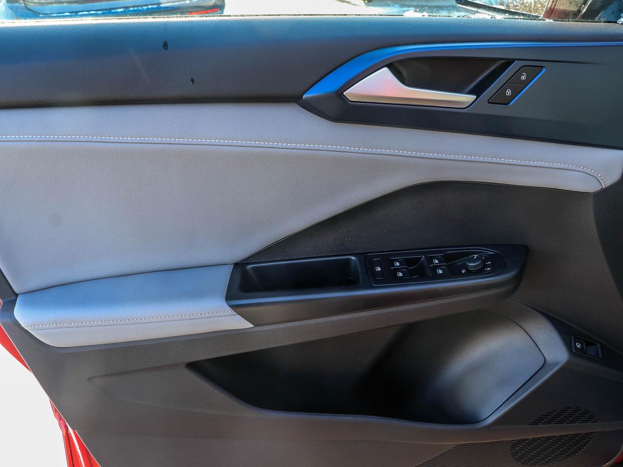 2024 Volkswagen Taos Comfortline 4Motion Photo