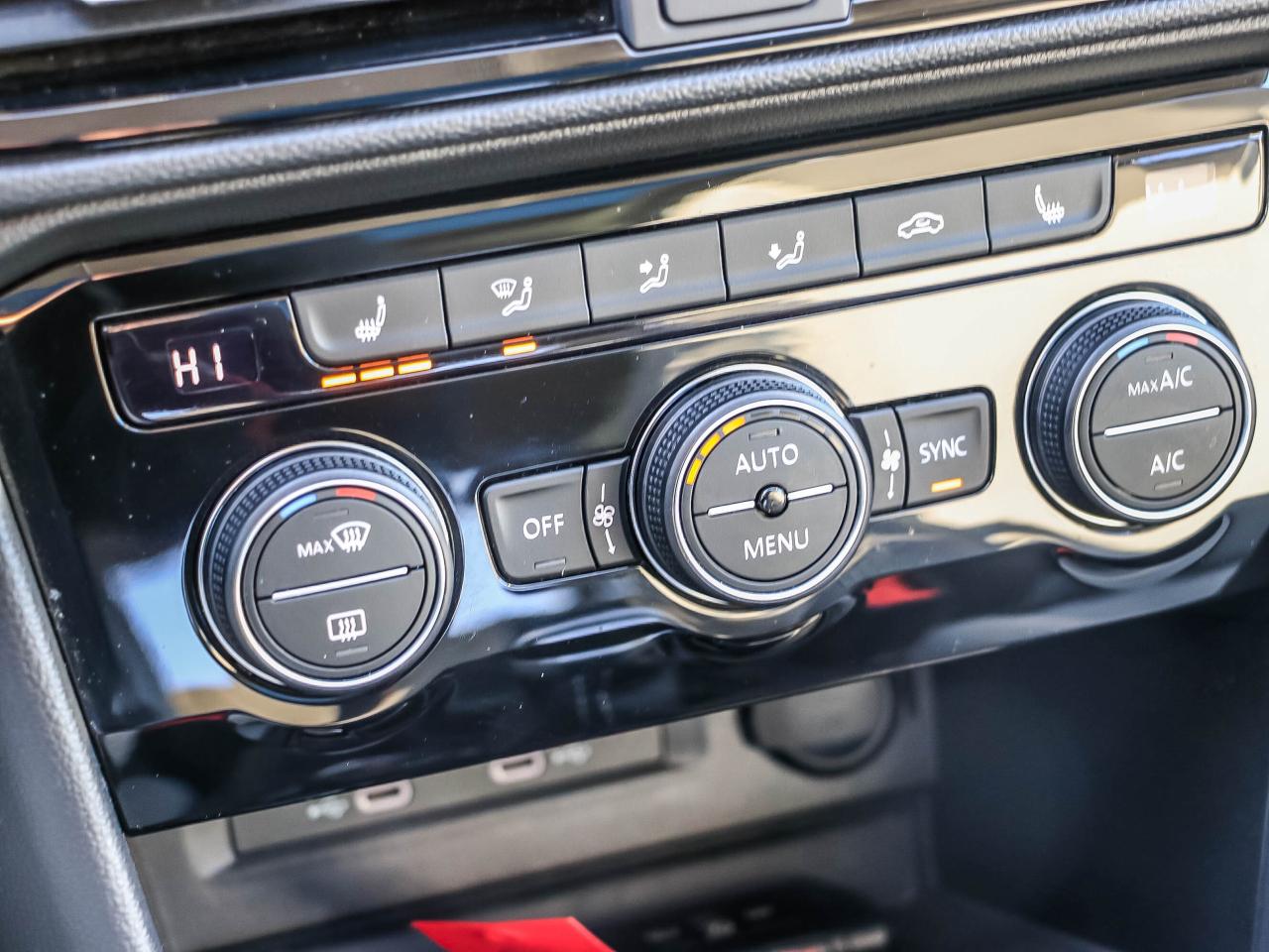 2024 Volkswagen Taos Comfortline 4Motion Photo