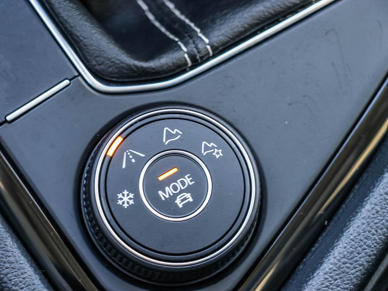 2024 Volkswagen Taos Comfortline 4Motion Photo