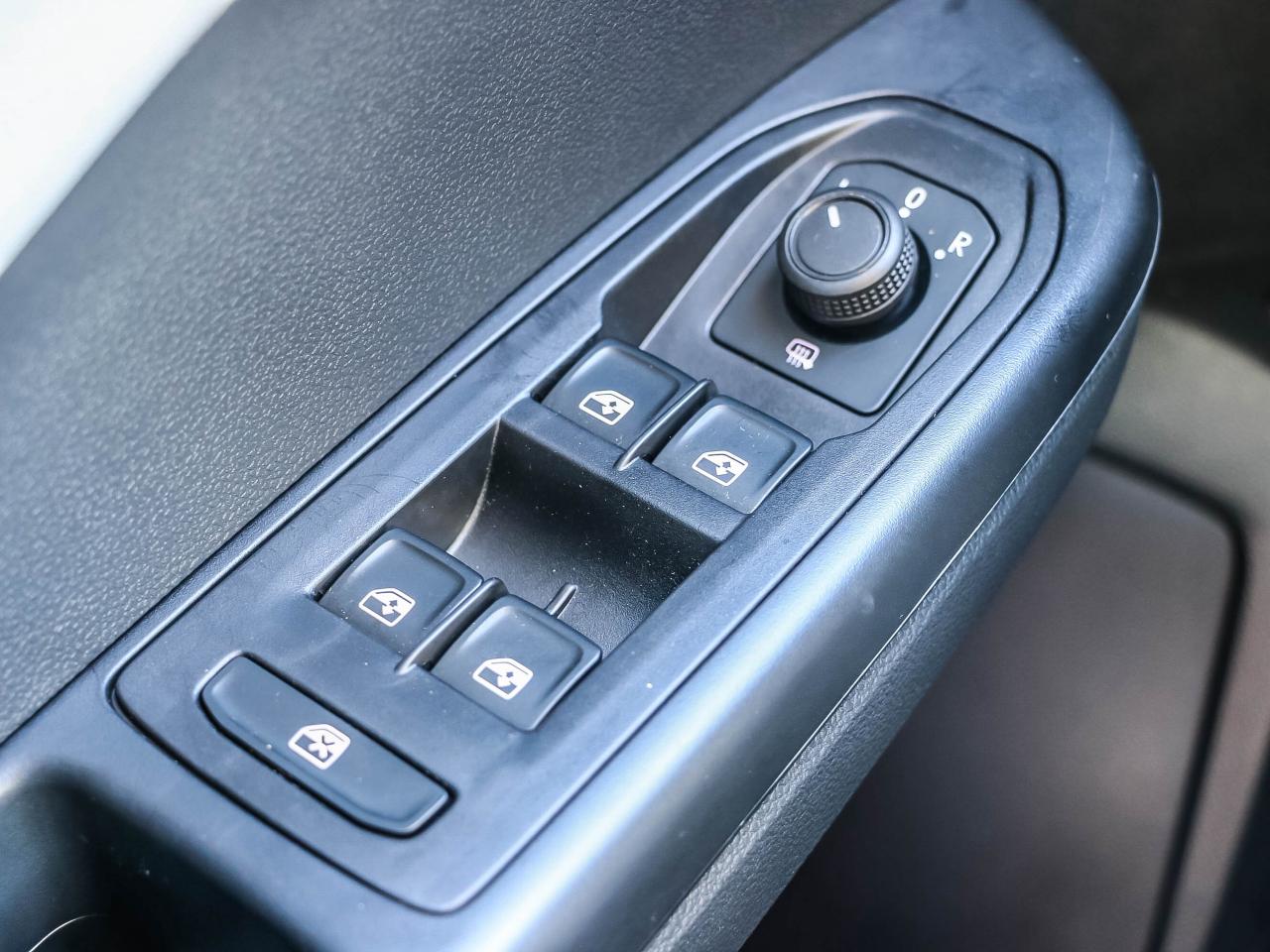 2024 Volkswagen Taos Comfortline 4Motion Photo