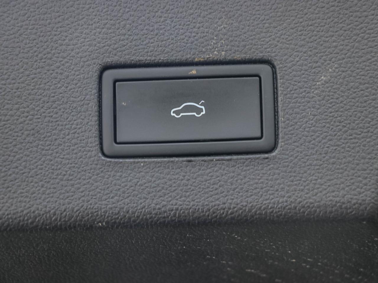 2023 Volkswagen Atlas Cross Sport Execline 3.6 FSI 4MOTION Photo