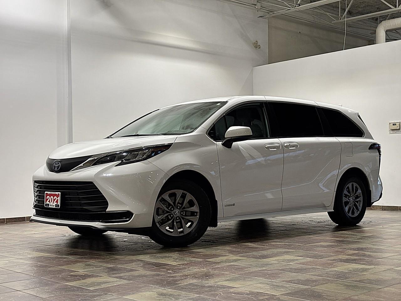 2021 Toyota Sienna LE 8-Passenger Photo