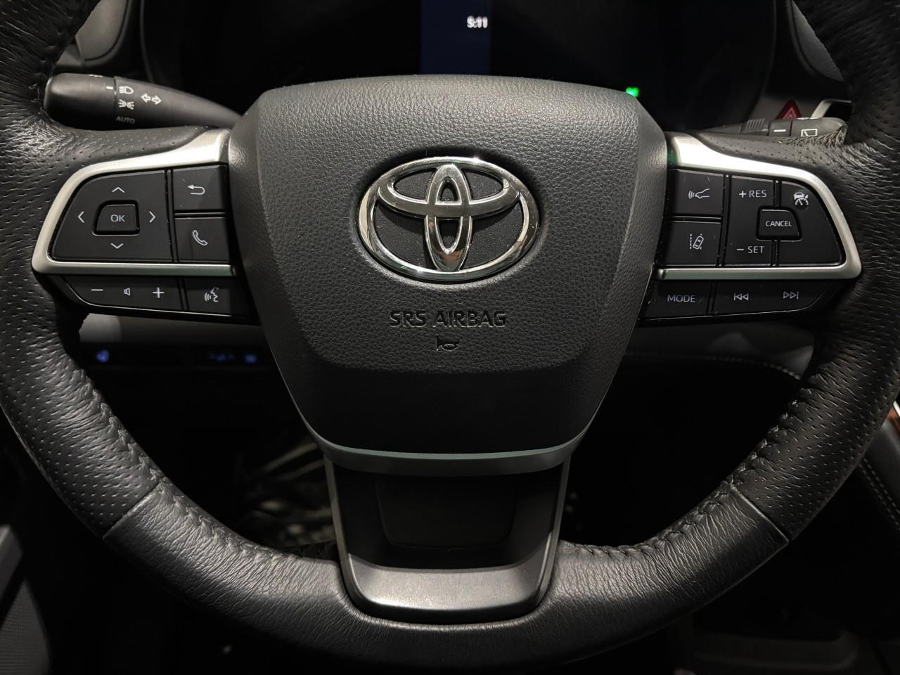 2021 Toyota Sienna LE 8-Passenger Photo