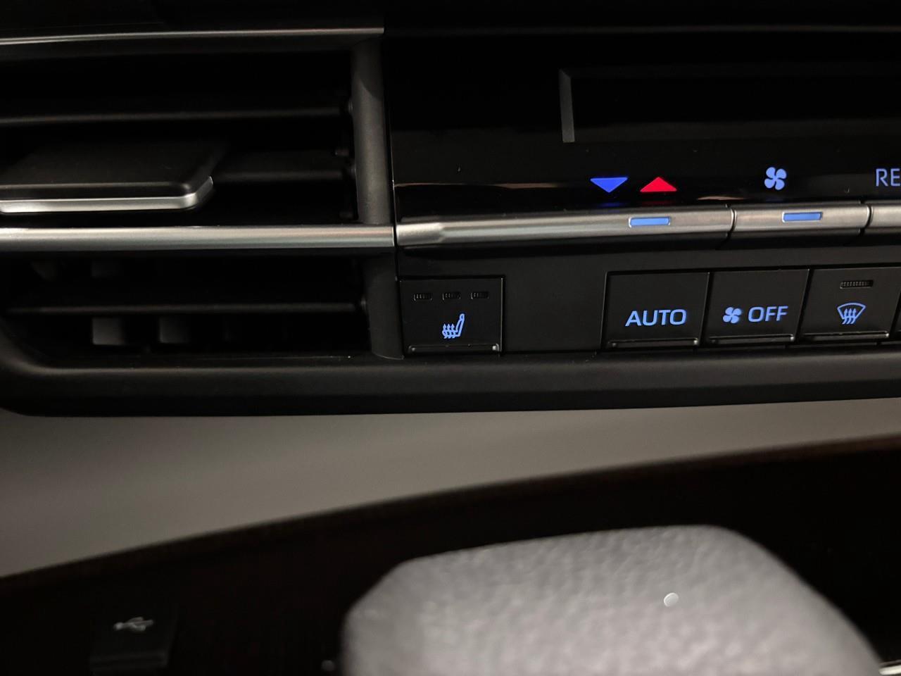 2021 Toyota Sienna LE 8-Passenger Photo