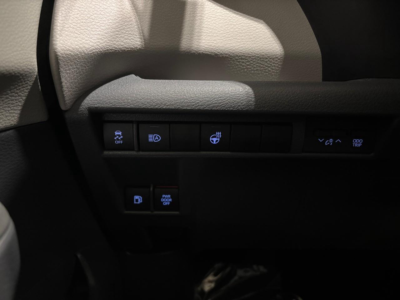 2021 Toyota Sienna LE 8-Passenger Photo