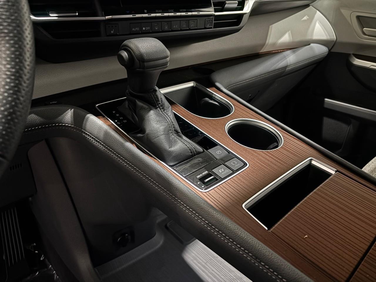 2021 Toyota Sienna LE 8-Passenger Photo