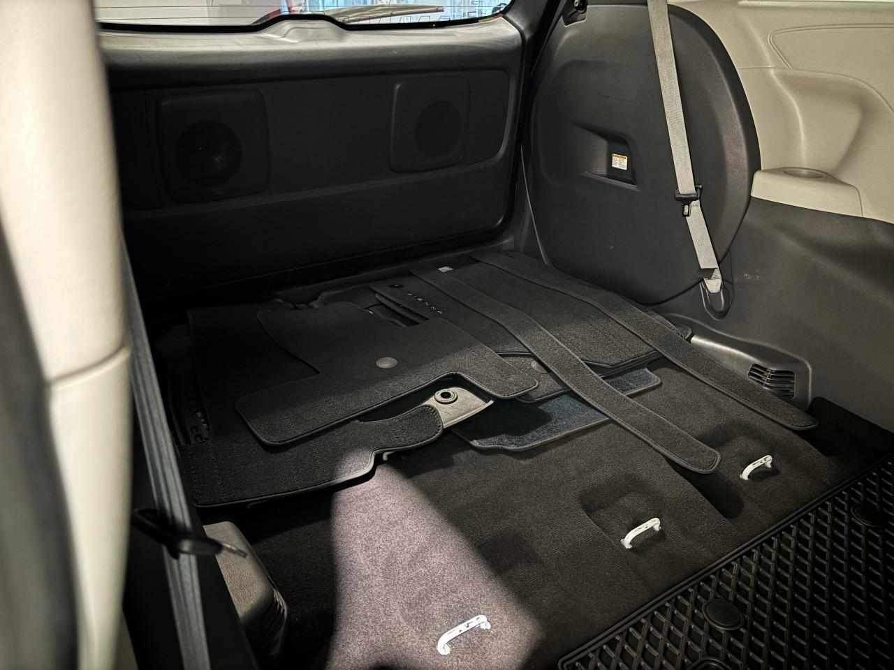 2021 Toyota Sienna LE 8-Passenger Photo