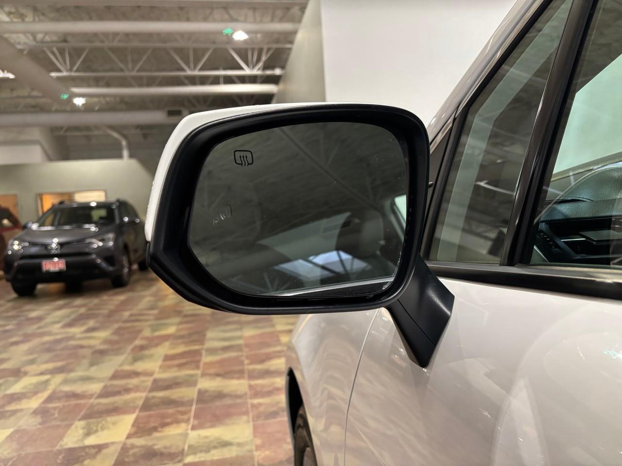 2021 Toyota Sienna LE 8-Passenger Photo