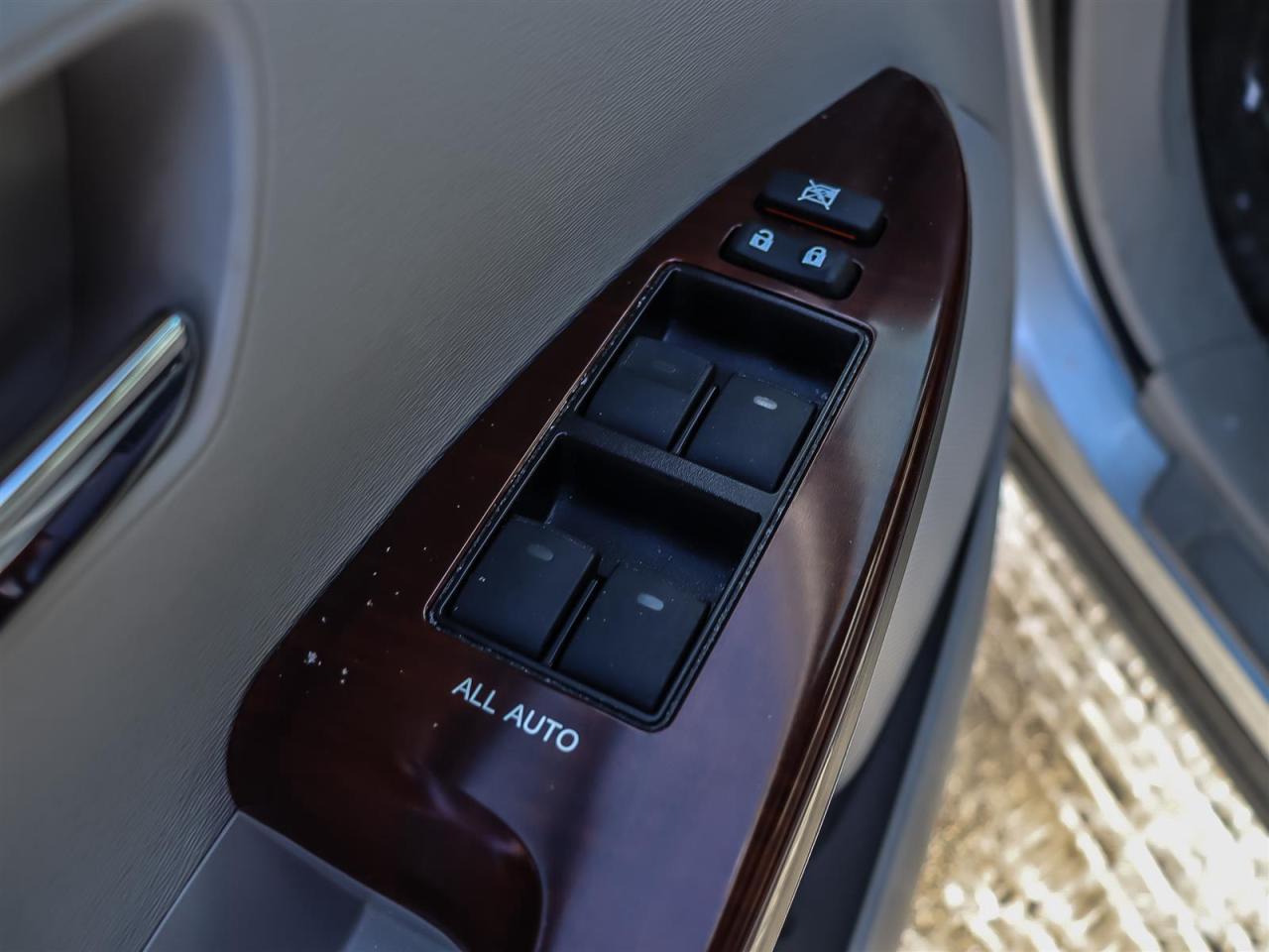 2009 Toyota Venza AWD REAR CAMERA SUNROOF LEATHER&HEATED SEATS Photo