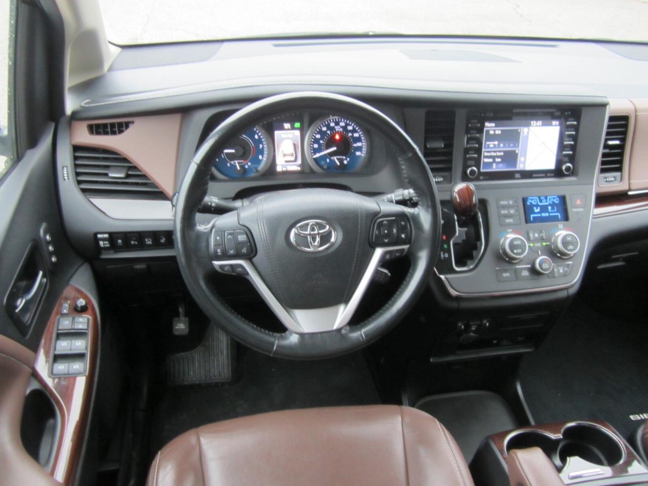 2018 Toyota Sienna XLE LIMITED AWD BROWN LEATHER NO ACCIDENTS Photo