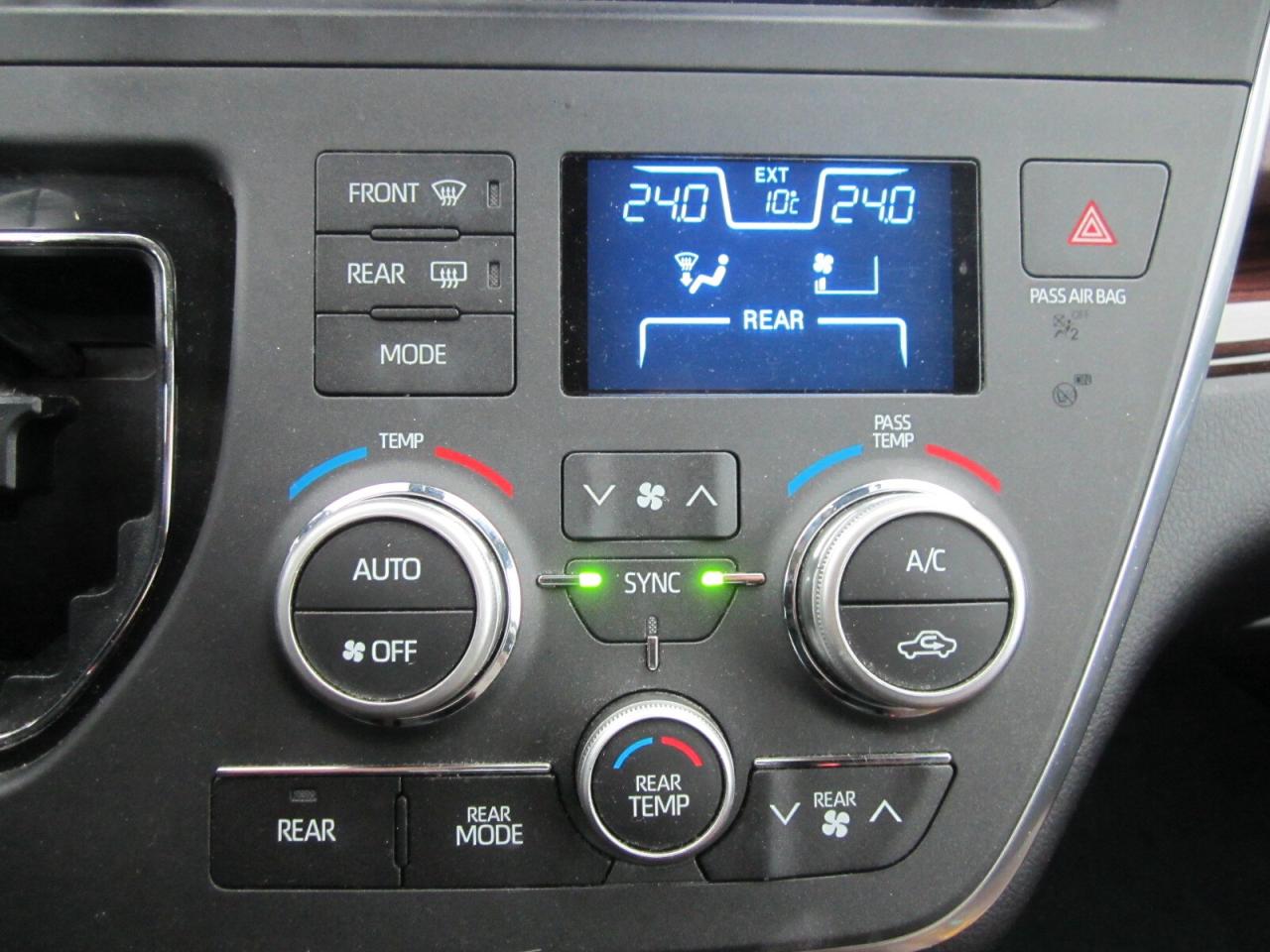 2018 Toyota Sienna XLE LIMITED AWD BROWN LEATHER NO ACCIDENTS Photo