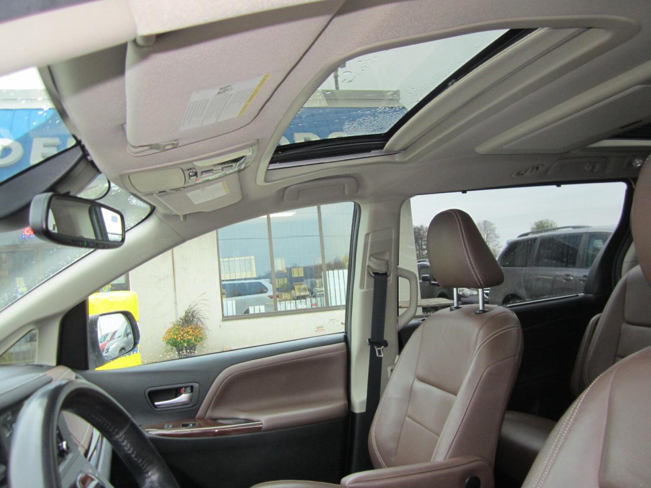 2018 Toyota Sienna XLE LIMITED AWD BROWN LEATHER NO ACCIDENTS Photo