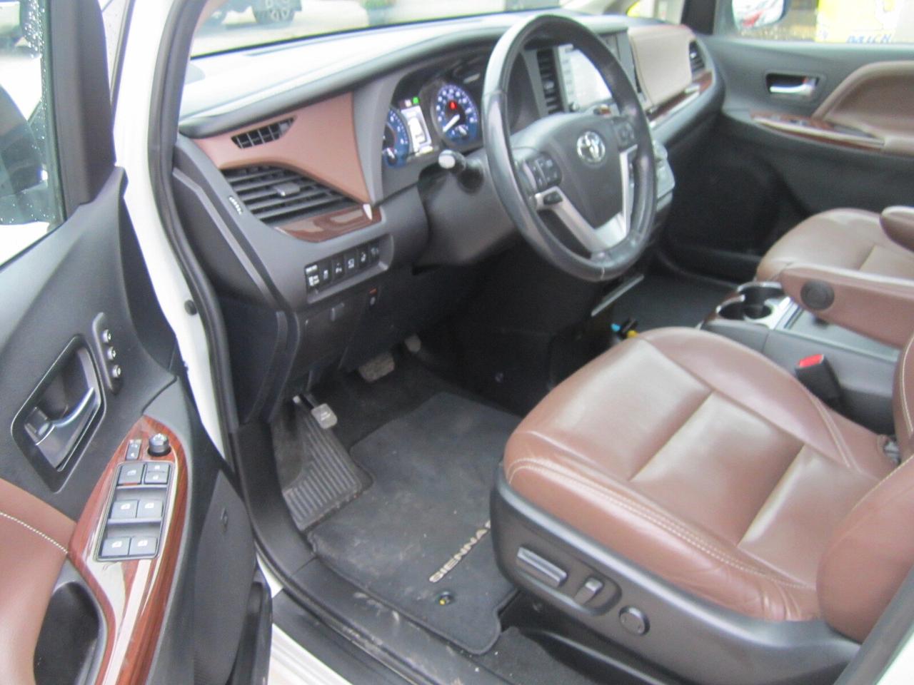 2018 Toyota Sienna XLE LIMITED AWD BROWN LEATHER NO ACCIDENTS Photo