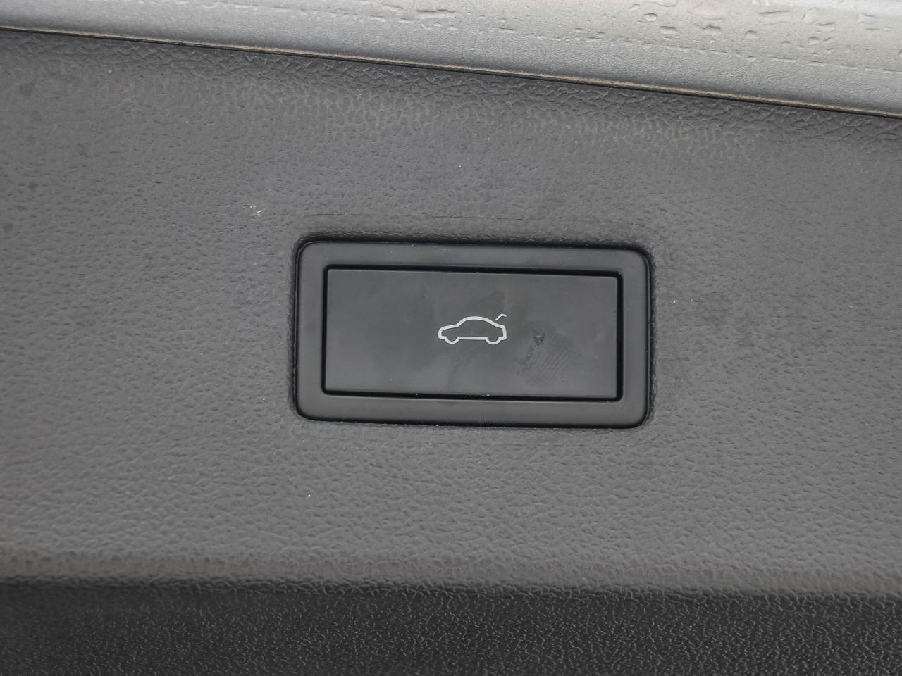 2022 Volkswagen Tiguan HIGHLINE R-LINE 4MOTION Photo