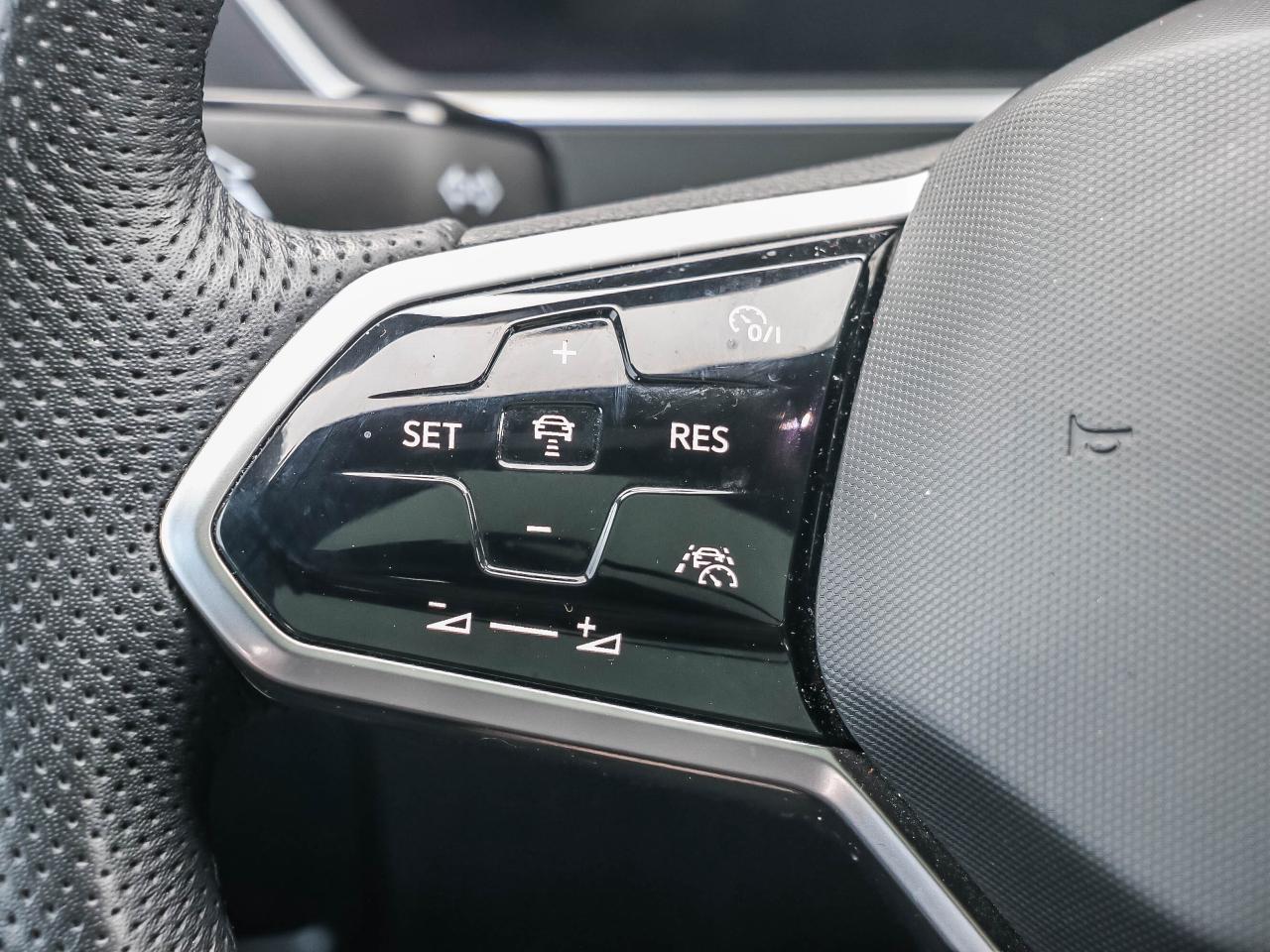 2022 Volkswagen Tiguan HIGHLINE R-LINE 4MOTION Photo