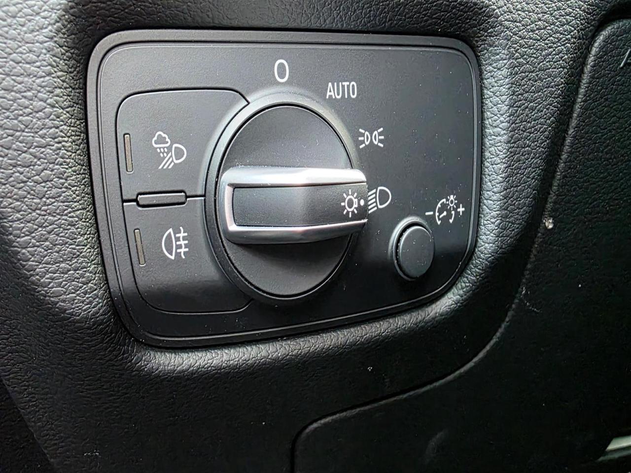 2017 Audi A3 BLIND SPOT MONITORING NAV REAR CAMERA LEATHER SUNR Photo