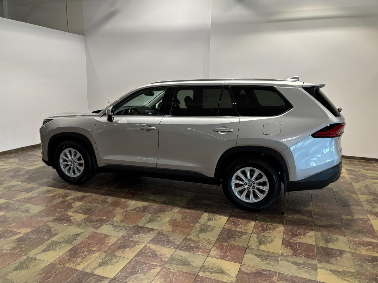 2024 Toyota Grand Highlander XLE Photo4